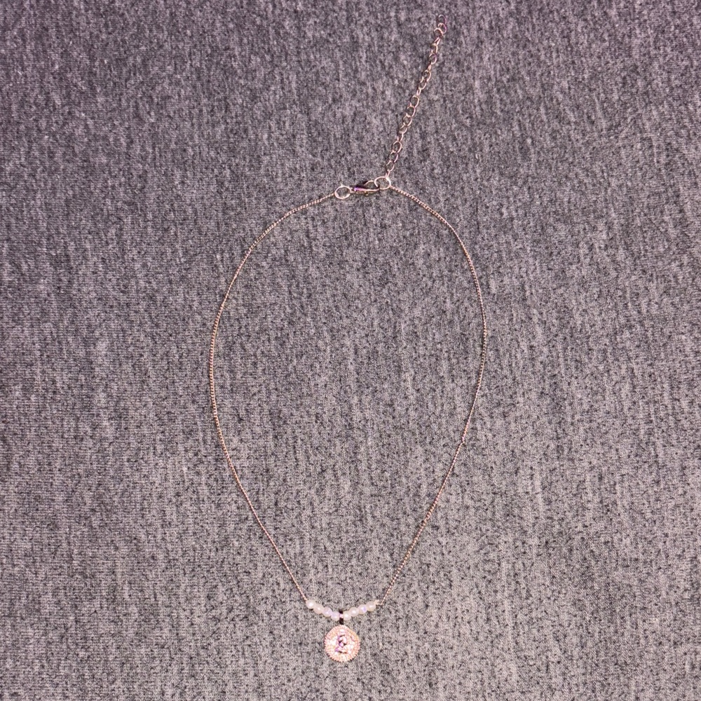 Chic Gold Necklace with Dazzling Pendant